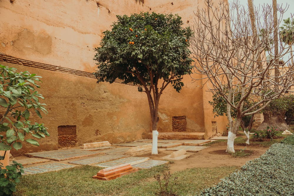 Les tombes extérieures et le jardin funéraire