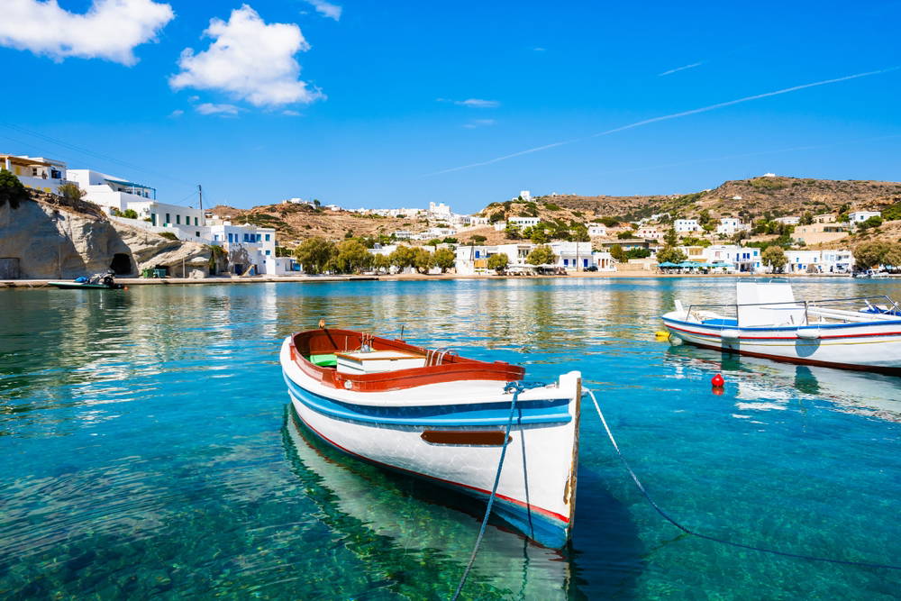 Louer un bateau pour naviguer autour de Kimolos
